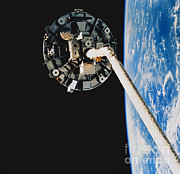 Wake Shield Facility Photograph by Science Source