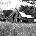 Abandonned Farmhouse in Black and White by Bruce Ritchie