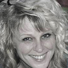 Dee Toms - Artist