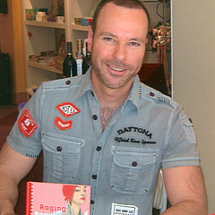 T Wright - Artist
