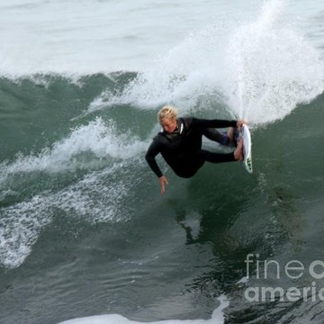 Surfing Catch a Wave