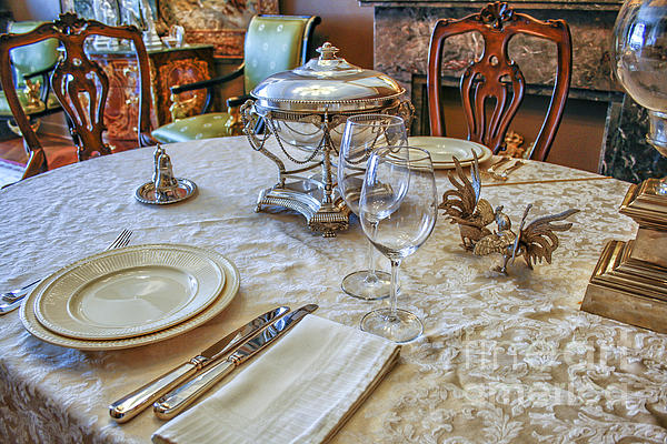 Patricia Hofmeester - Luxury table setting with antique silver