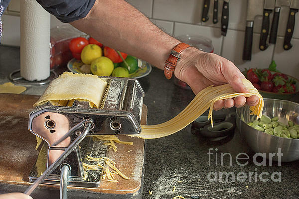 Patricia Hofmeester - Making pasta at home