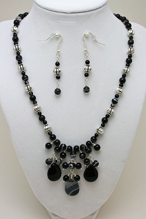3601 Black Banded Onyx Necklace And Earrings Jewelry
