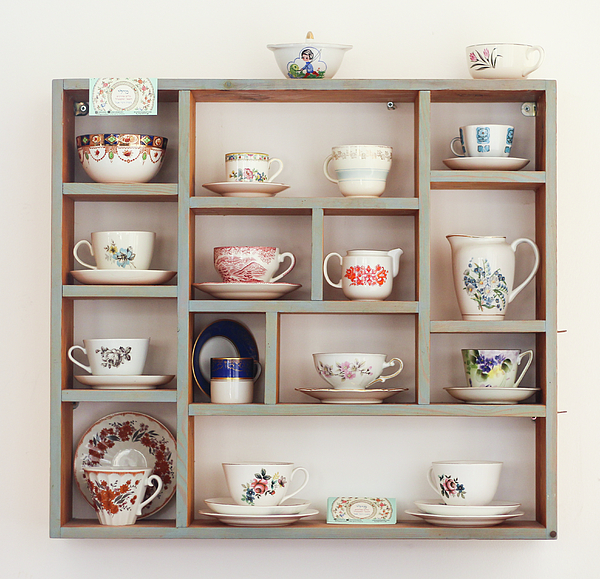 https://images.fineartamerica.com/images/artworkimages/medium/1/china-cups-on-display-at-an-antique-shop-benyamin-shoham.jpg
