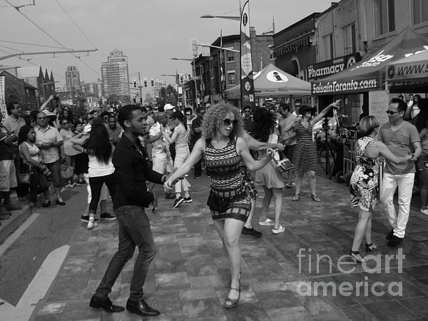 Lingfai Leung - Dancing on The Street
