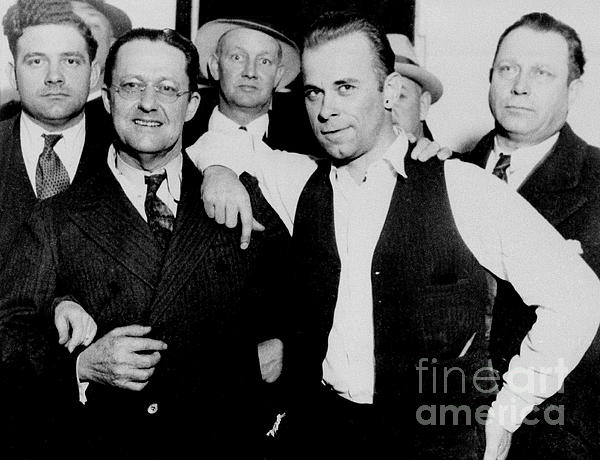 https://images.fineartamerica.com/images/artworkimages/medium/1/dillinger-and-law-enforcemment-friends-jon-neidert.jpg