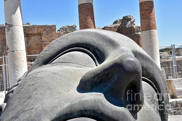pompeii statues kissing