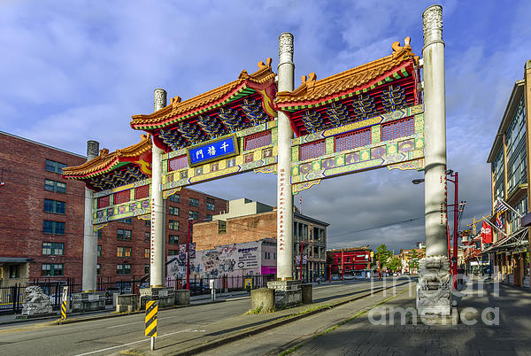 Viktor Birkus - Millennium Gate on Pender Street in Chinatown
