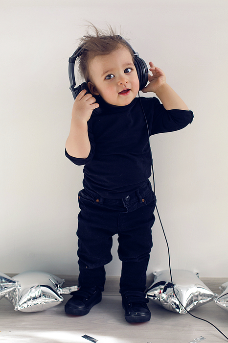 Headphones for best sale 1 year old