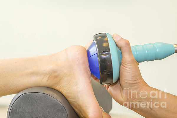 Patricia Hofmeester - Shockwave treatment on foot sole