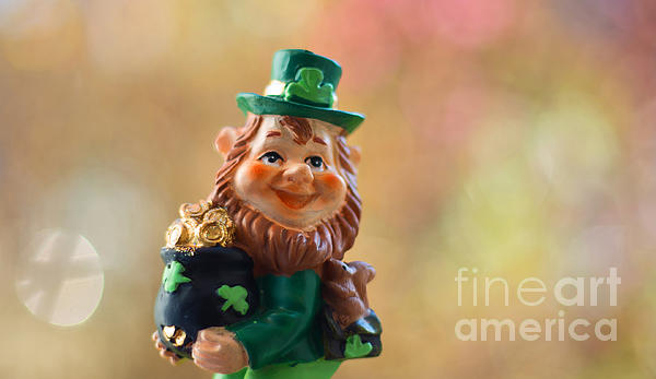 https://images.fineartamerica.com/images/artworkimages/medium/1/st-patricks-day-gnome-7-alex-art.jpg