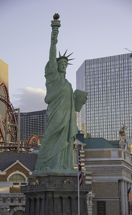 Statue of Liberty in Las Vegas Nevada Jigsaw Puzzle by Teresa Mucha -  Pixels Puzzles