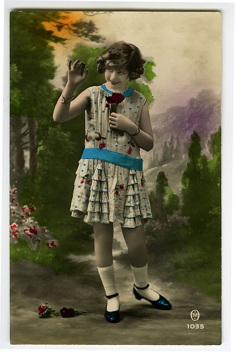 https://images.fineartamerica.com/images/artworkimages/medium/2/1920s-children-child-pretty-cute-darling-little-girl-celestial-images.jpg