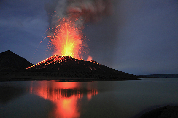 https://images.fineartamerica.com/images/artworkimages/medium/2/2-tavurvur-volcano-rabaul-east-new-britain-papua-new-guinea-pacific-ulla-lohmann.jpg