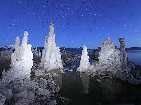 https://images.fineartamerica.com/images/artworkimages/medium/2/5-mono-lake-tufa-state-natural-reserve-california-alex-nikitsin.jpg