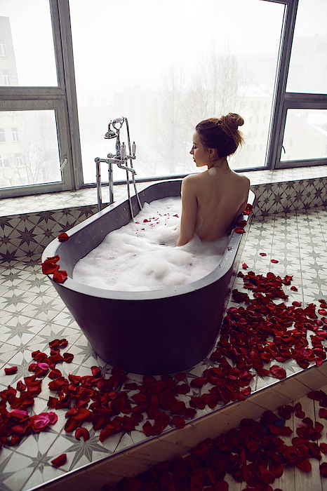 https://images.fineartamerica.com/images/artworkimages/medium/2/7-sexy-beautiful-woman-lies-in-stone-bath-with-foam-elena-saulich.jpg