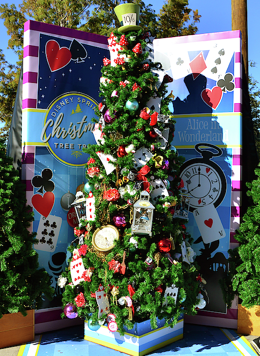 Alice in Wonderland Christmas Tree Ornament - Strand Magazine