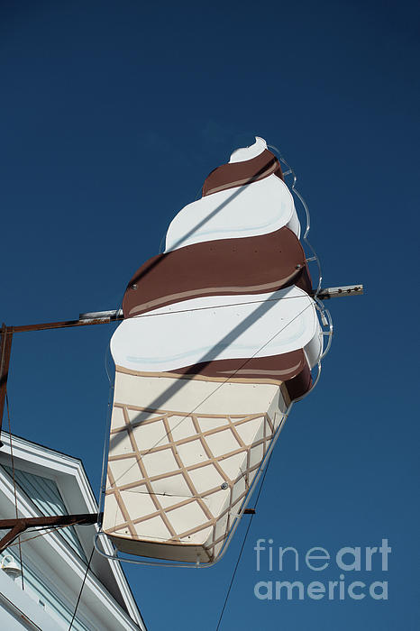 https://images.fineartamerica.com/images/artworkimages/medium/2/beach-soft-serve-ice-cream-classic-neon-sign-edward-fielding.jpg