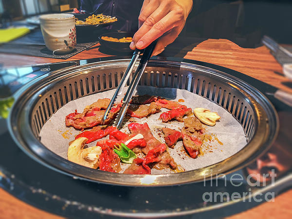 https://images.fineartamerica.com/images/artworkimages/medium/2/female-hand-cooking-korean-bulgogi-griller-beef-in-a-bbq-grill-on-restaurant-table-luca-lorenzelli.jpg