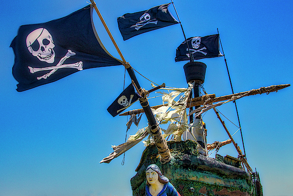 flag with pirate ship