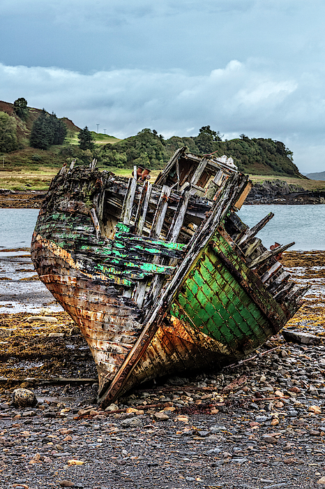 https://images.fineartamerica.com/images/artworkimages/medium/2/old-fishing-boat-on-kerrera-debra-and-dave-vanderlaan.jpg