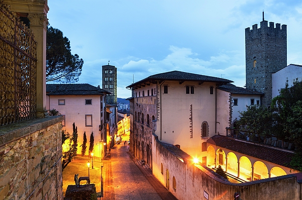 Town Of Arezzo In Tuscany Italy Tote Bag by Luigi Vaccarella