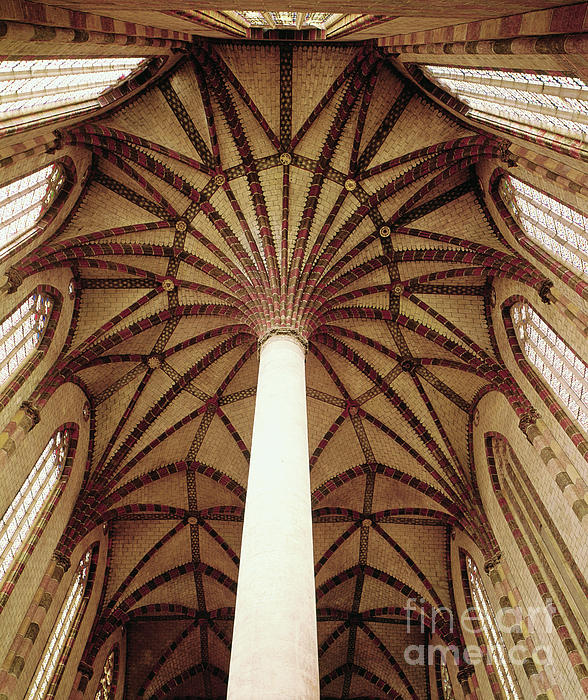 View of the fan vaulting of the ceiling Tapestry by French School