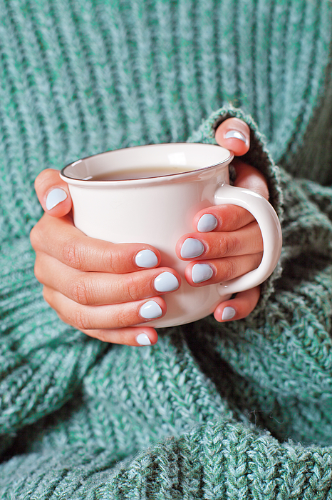 https://images.fineartamerica.com/images/artworkimages/medium/3/1-female-hands-holding-hot-cup-of-coffee-or-tea-liss-art-studio.jpg