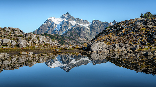 Harry Beugelink - Mount Shuksan reflection in a small Alpine Lake