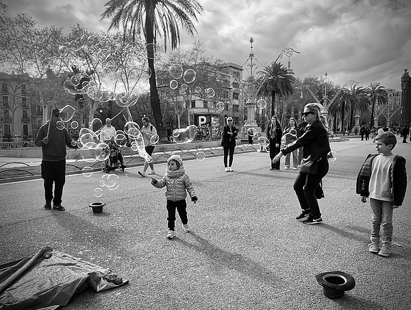 Gabriela Sanchez - Street Photography in Barcelona 