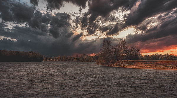 https://images.fineartamerica.com/images/artworkimages/medium/3/1-sunset-clouds-over-the-white-river-mountain-dreams.jpg