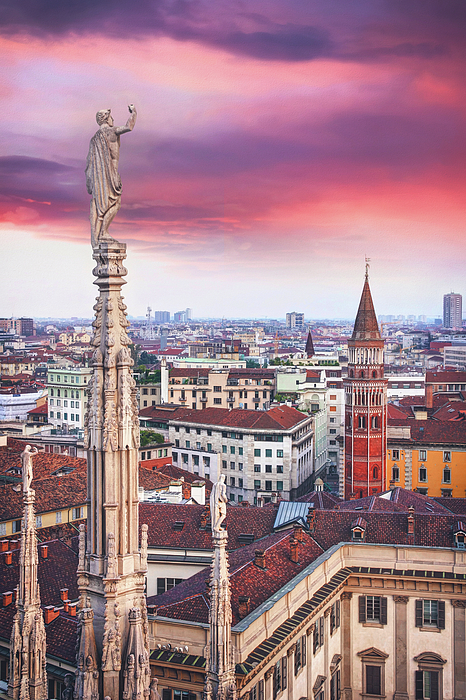Premium Photo  A sunset over the city of milan