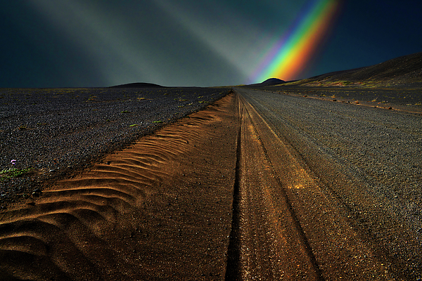 Eckart Mayer Photography - A stony road in Iceland towards the rainbow