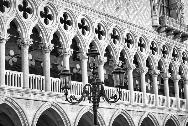 Stefano Senise - A typical Venetian street lamp in front of the Ducal Palace windows 