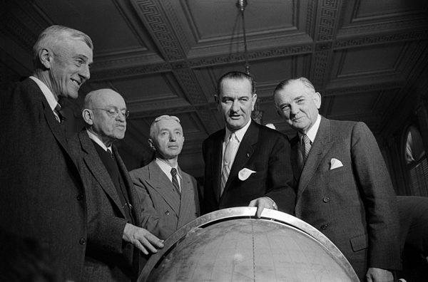 https://images.fineartamerica.com/images/artworkimages/medium/3/admiral-hyman-rickover-with-lbj-and-other-senators-1958-war-is-hell-store.jpg