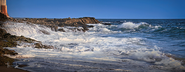 Thomas Ly - Big Waves at Victoria Beach II, Laguna Beach, CA