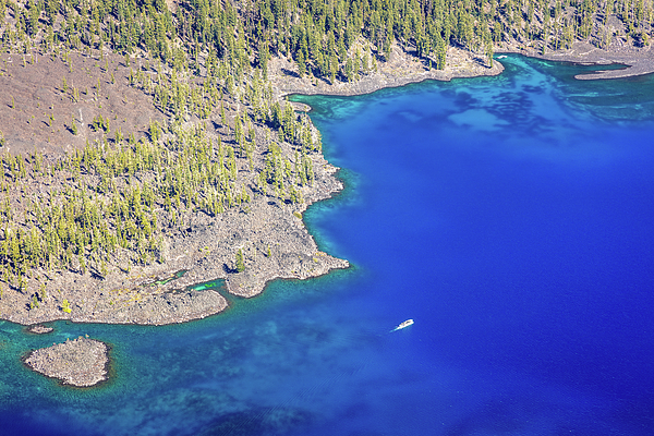 Pierre Leclerc Photography - Boat adventure on the Blue Crater Lake
