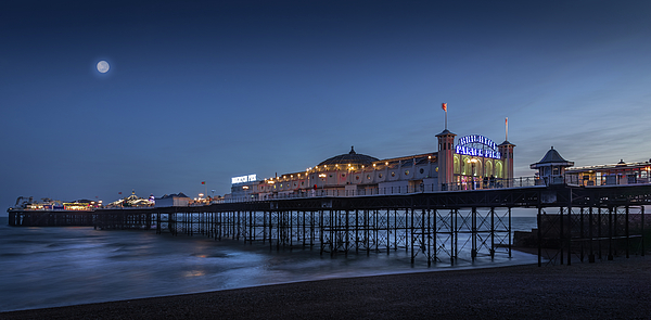 Henry Tang - Brighton Beach and Pier England Twilight Glow with Moon