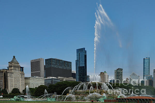 Christiane Schulze Art And Photography - Buckingham Fountain And Chicago Skyline 