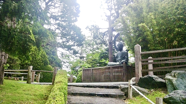 Masha Batkova - Buddha in Japanese Garden