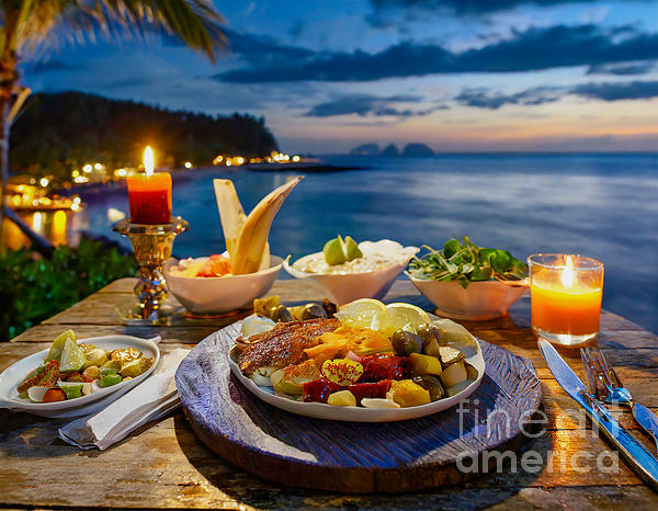 Viktor Birkus - Romantic candlelight dinner on the ocean beach