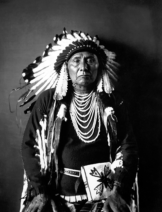 https://images.fineartamerica.com/images/artworkimages/medium/3/chief-joseph-nez-perce-chief-circa-1900-war-is-hell-store.jpg