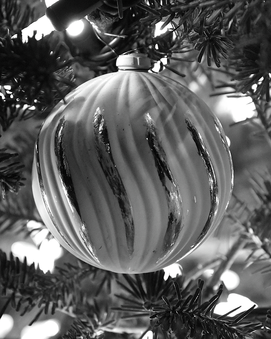 Greta Foose - Christmas in Black and White