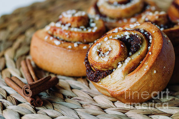 https://images.fineartamerica.com/images/artworkimages/medium/3/cinnamon-roll-close-up-on-a-rustic-background-clara-murcia.jpg