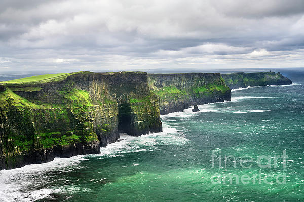 Elena Elisseeva - Cliffs of Moher in Ireland