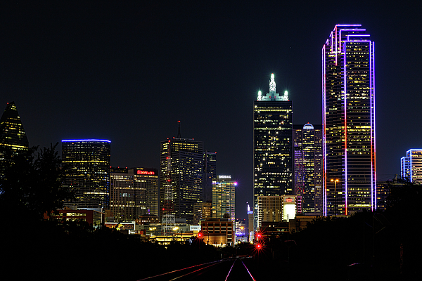 Colorful Dallas Texas skyline at night Jigsaw Puzzle by David Ilzhoefer -  Pixels