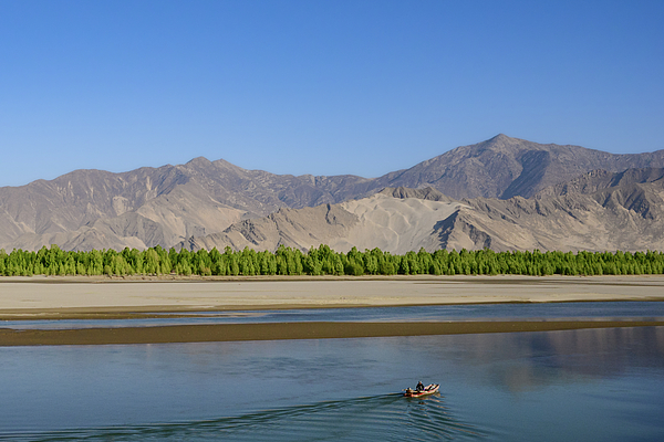 Eckart Mayer Photography - Crossing the Yarlung Zangbo River by boat