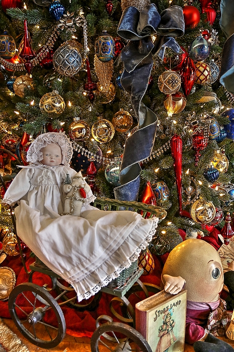 Carol Montoya - Days Gone Bye Underneath The Christmas Tree  