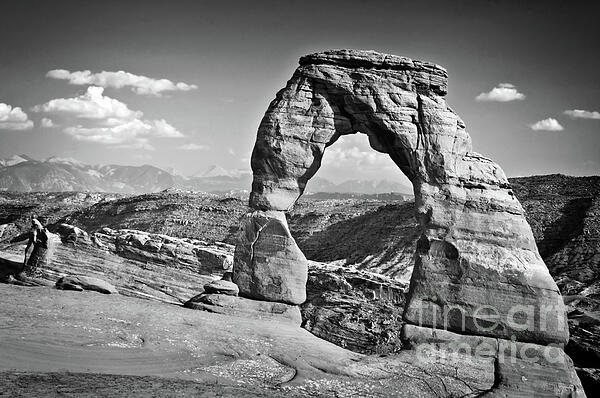 Delphimages Photo Creations - Delicate arch in Arches national park, blacl and white
